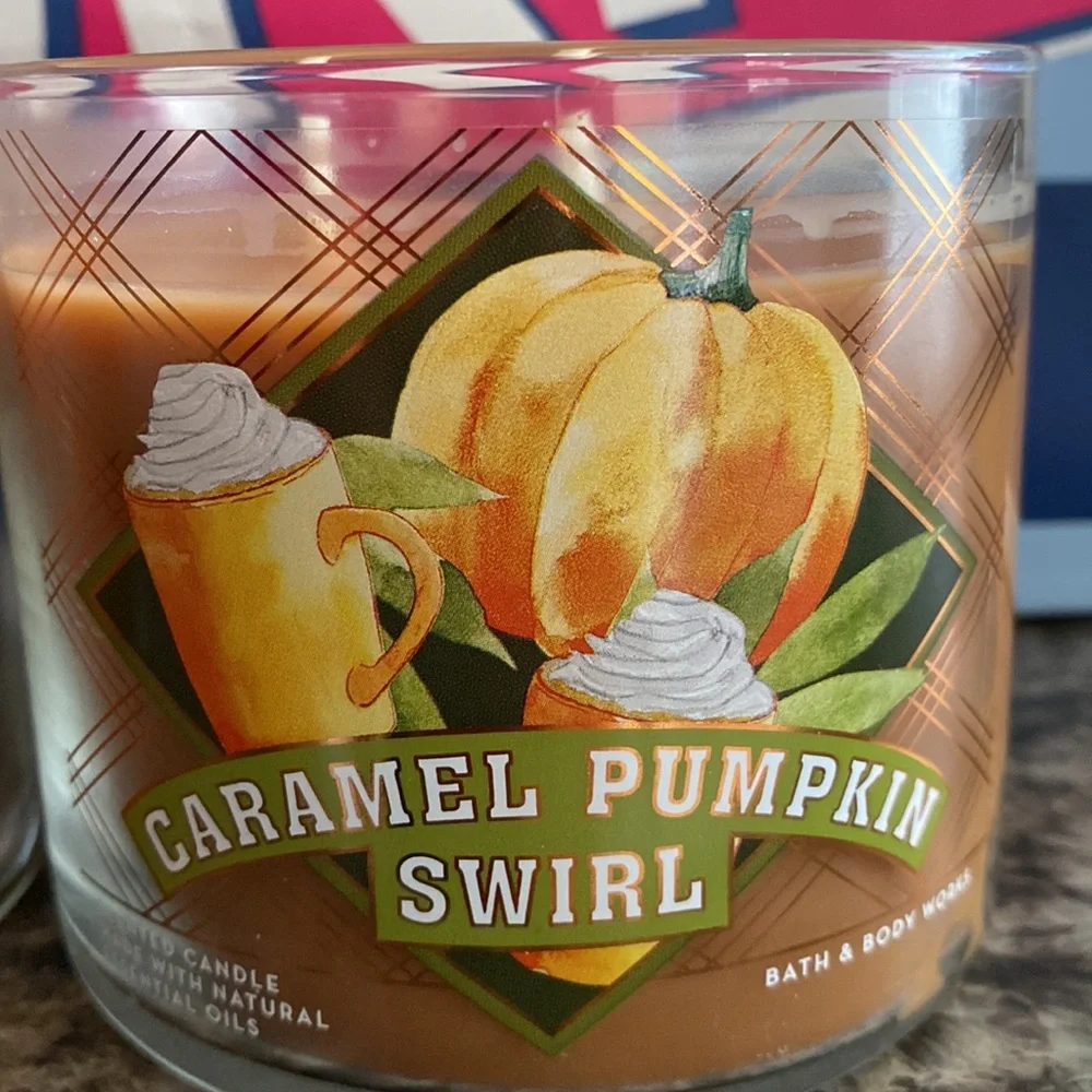 Bath & Body Works 3-Wick candles - Picture 7 of 7